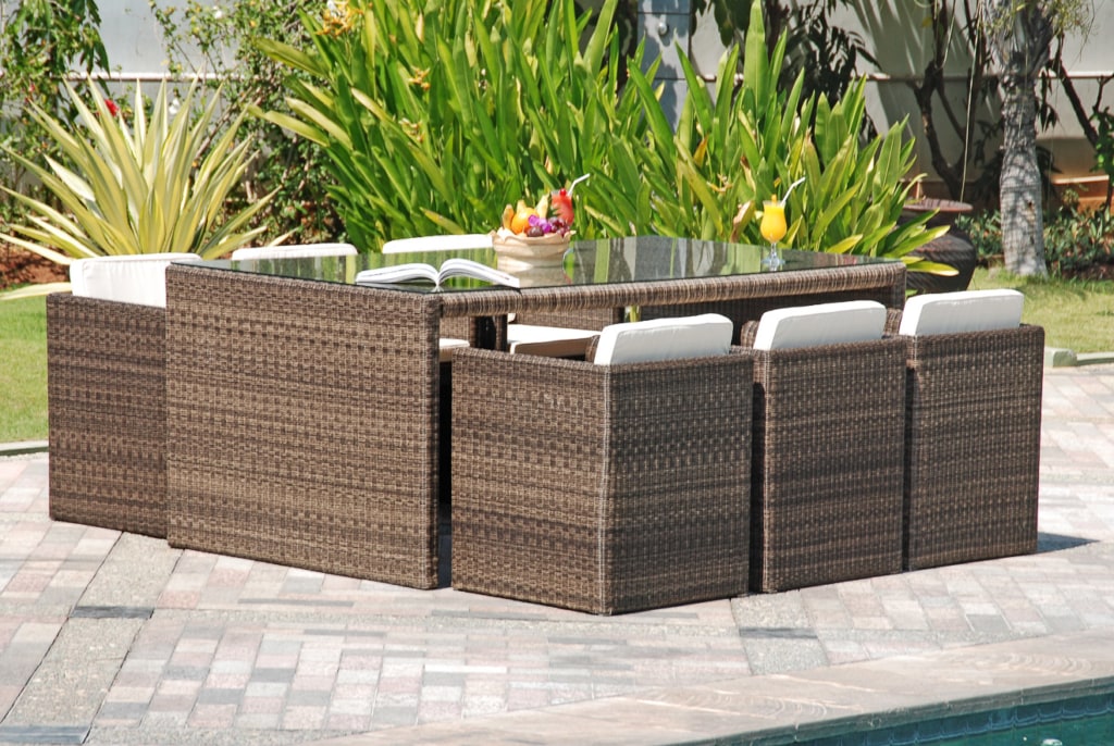 luxuriöse Sitzgruppe auf einer Terrasse